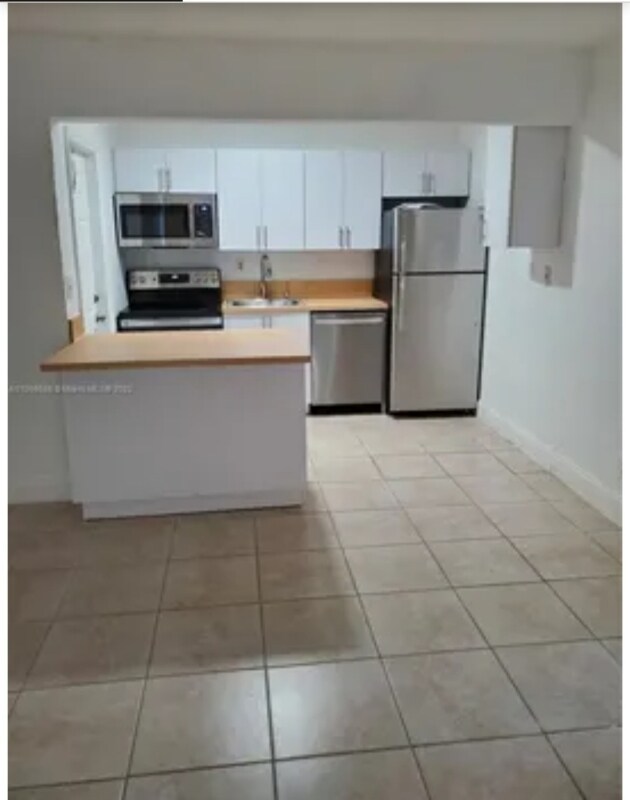 Sundance at Plantation unit 128, Plantation, FL 33317 - photo 2