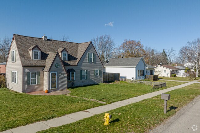 A nice mix of home styles can be found in the Potterville/Benton neighborhood.
