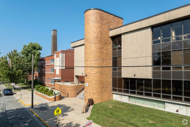 Nathan Hale Elementary School has a with a student-teacher ratio of 16 to 1.