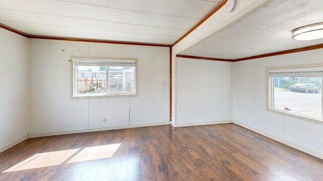 1120 W Fairview Dr unit 7, Springfield, OR 97477 - photo 2