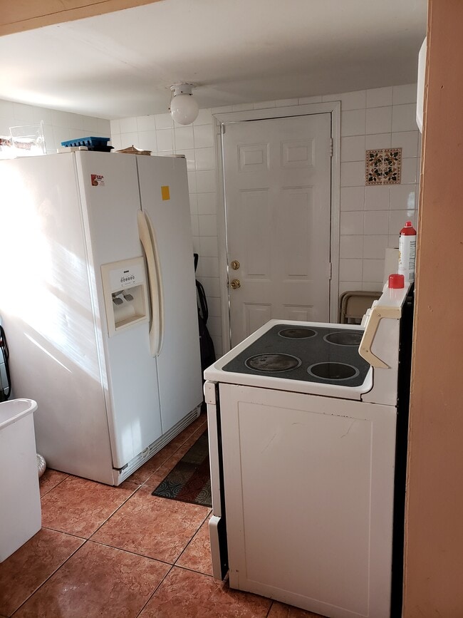 827 Briggs St, West Palm Beach, FL 33405 - photo 3