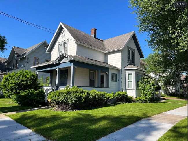 323 N Bennett St unit 323.5 Upper, Appleton, WI 54914 - photo 2