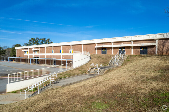 Palmetto Elementary School has an overall Niche Score of B.