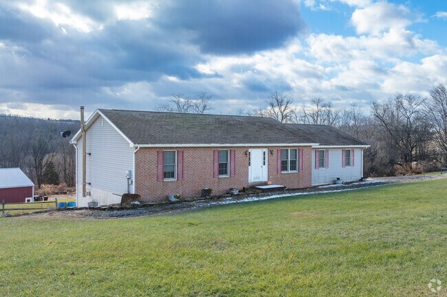 Modest ranch homes in Moreland on smaller, acre sized lots fetch around $200,000.