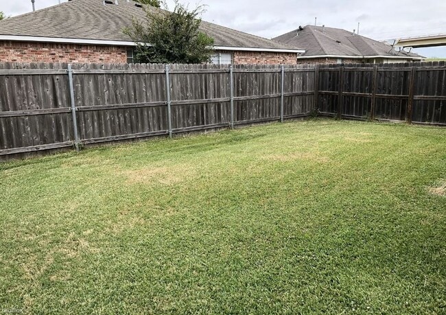 1802 Sara Dr, College Station, TX 77845 - photo 2