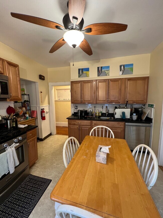 121 Liberty Rd unit 3, Somerville, MA 02144 - photo 5