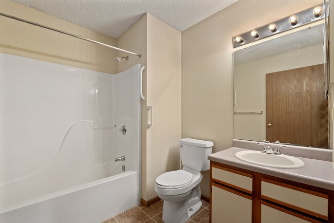 Shawnee Lake Apartments, Topeka, KS 66605 - photo 6