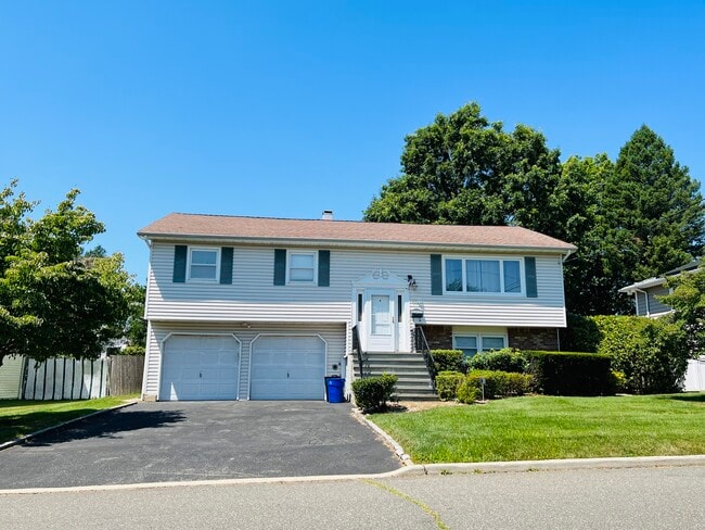 66 Smith St unit House, Glen Cove, NY 11542 - photo 2