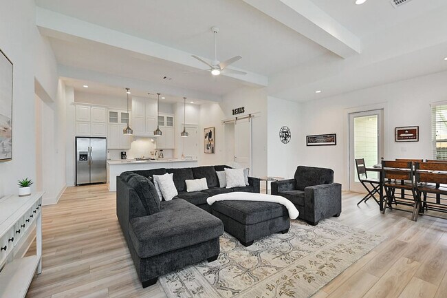 5048 Mooney Fls Dr unit ID1328065P, Bryan, TX 77802 - photo 3