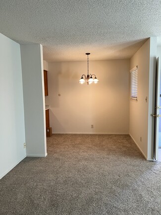 2820 Walnut Ave, Carmichael, CA 95608