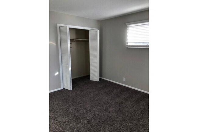 Flats on 75th, Omaha, NE 68124 - photo 3