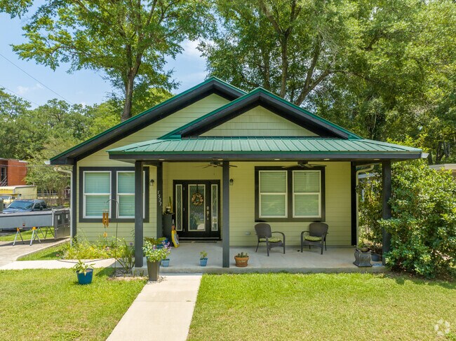 Smaller, simple, well-maintained homes are common in Levy Park.