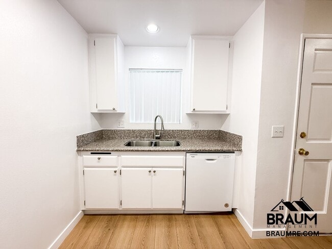 14249 Friar St unit 1, Los Angeles, CA 91401 - photo 3