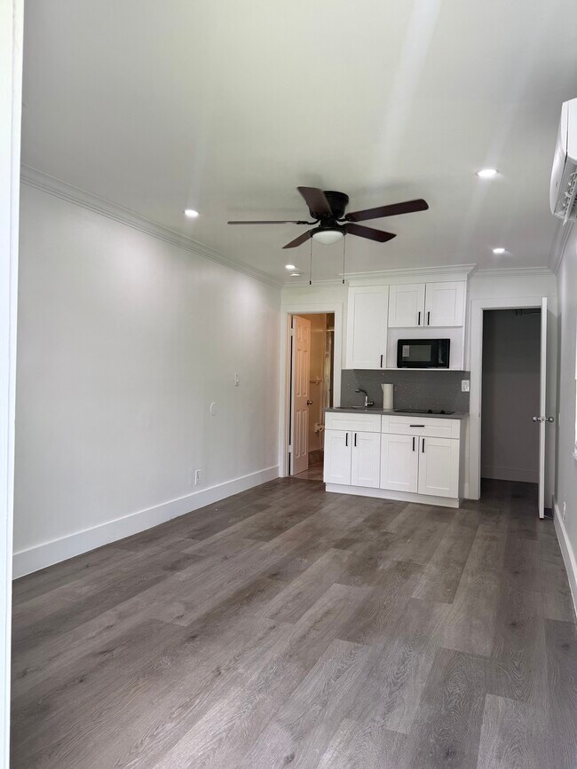 2500 Franklin Dr unit c, Fort Lauderdale, FL 33311 - photo 2