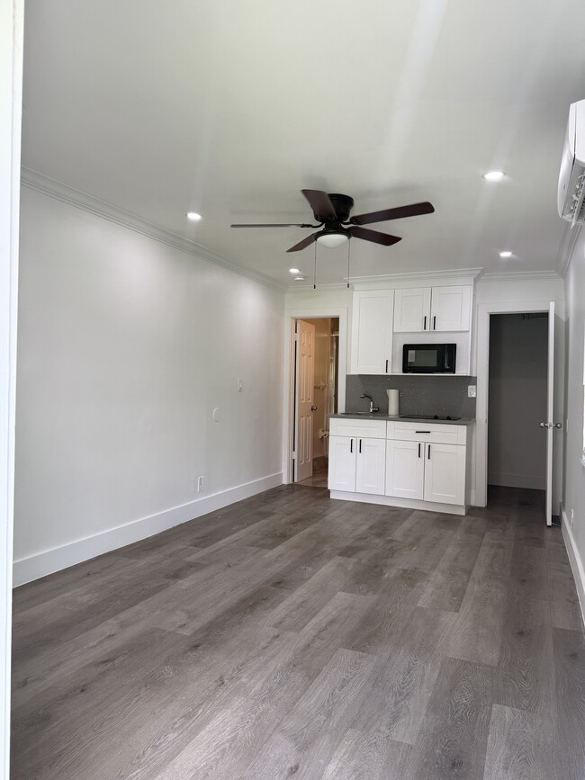 2500 Franklin Dr unit Private Studio, Fort Lauderdale, FL 33311 - photo 2