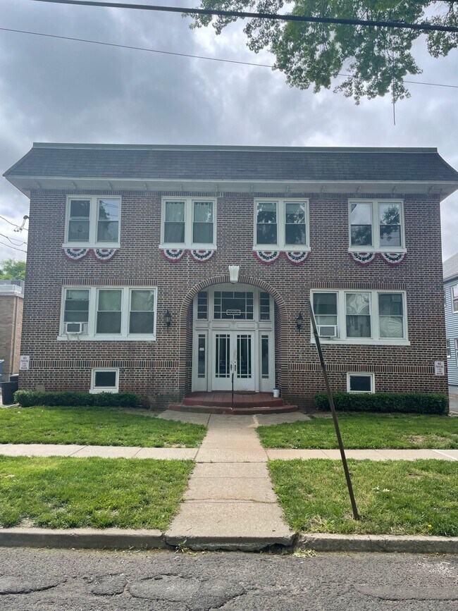 222 Denison St, Highland Park, NJ 08904