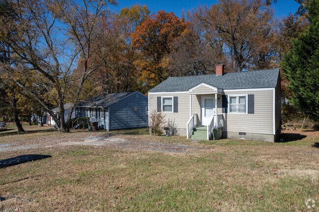 Typical cozy homes line the Phillips Ave neighborhood.