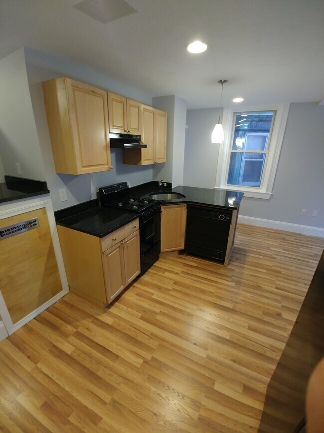 224 Hanover St Unit 2, Boston, MA 02113