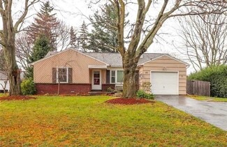 43 W Craig Hill Dr, Rochester, NY 14626
