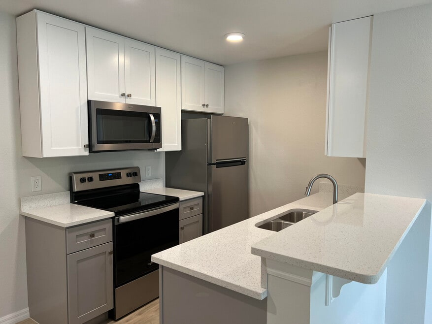 2592 Grassy Point Dr unit 212, Lake Mary, FL 32746 - photo 1