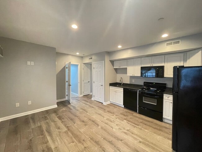 374 Amory St unit 3, Manchester, NH 03102 - photo 2