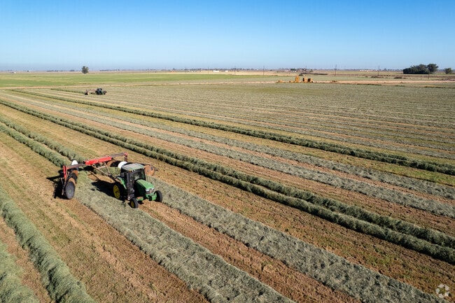 Farmland surrounds the city of Holtville.