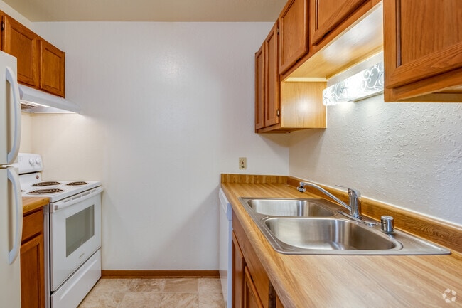 2 BR, 2 BA - 1,100SF