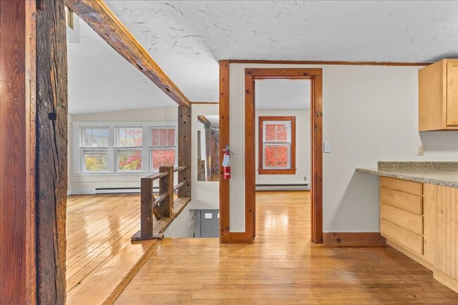 114-116-116 S Champlain St unit 2, Burlington, VT 05401 - photo 2