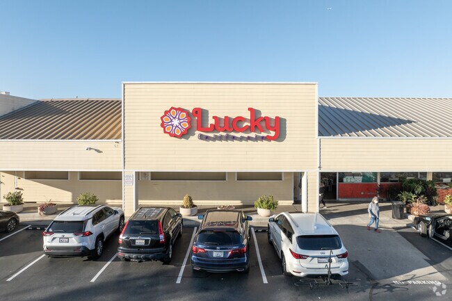 Lucky California near The Islands in Foster City offers fresh groceries with easy parking.
