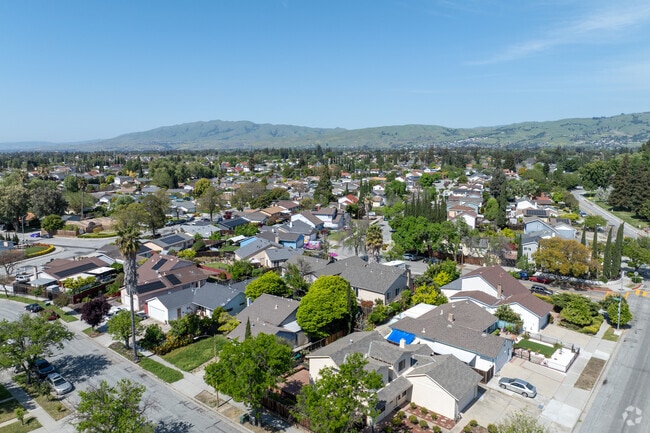 Vinci South in Berryessa is ideal for tech commuters seeking calm near trails and urban amenities.