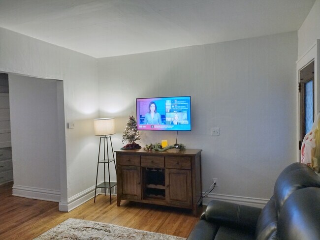 711 N Chestnut St, Lansing, MI 48906 - photo 5