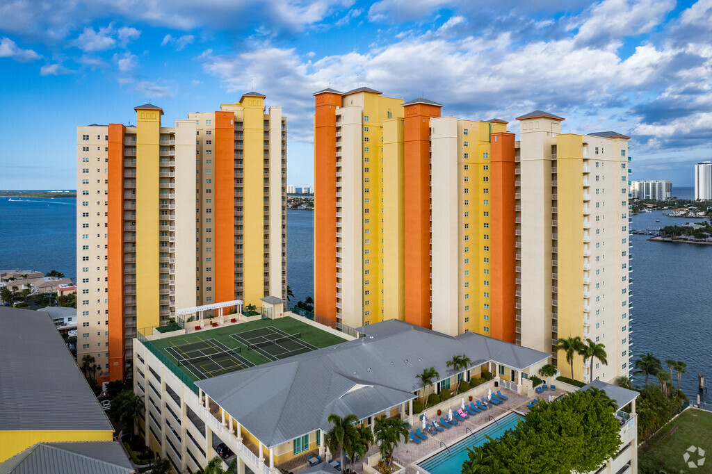 About Marina Grande, Riviera Beach FL | HOAs, Reviews, Amenities ...