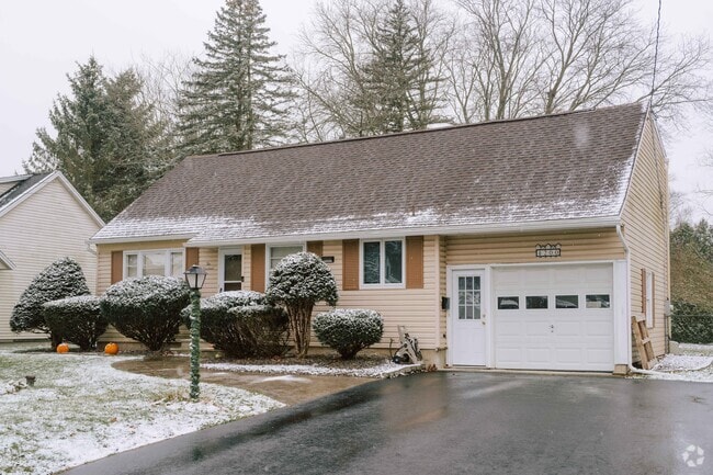 Many homes in Cicero feature a driveway and a garage.