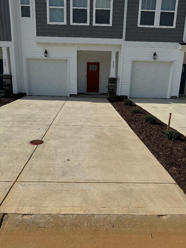 222 Marston Ln, Greenville, SC 29611