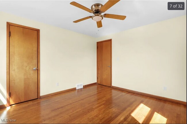3340 W 210th St unit 3342-Upper Unit, Cleveland, OH 44126 - photo 5