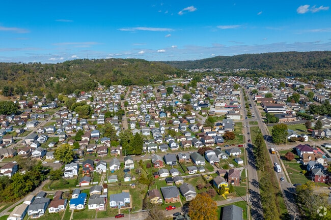 Homes sit close together on Shadyside’s gridded streets.