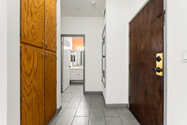 Laurel Woods Condominiums unit 5, San Fernando, CA 91340 - photo 7