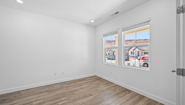 1425 Lost Spring Dr unit 36210272, Washington, UT 84780 - photo 4