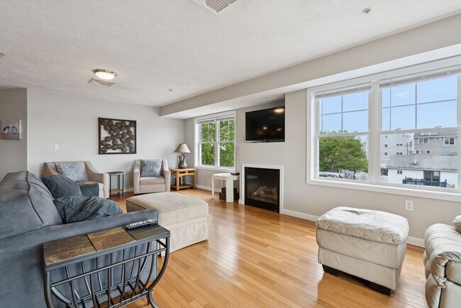 170 E Grand Ave unit 8, Old Orchard Beach, ME 04064 - photo 5