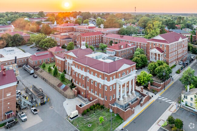 Farmville is dominated by Longwood University, turning this peaceful town into a bustling college campus.