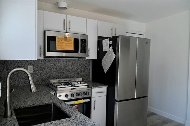 8640 NW 188th Terrace, Hialeah, FL 33015 - photo 4