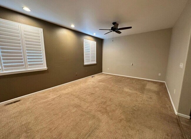 10585 Parkington Ln, Highlands Ranch, CO 80126 - photo 5