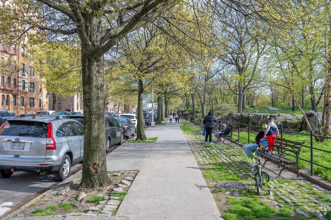 Bronx Park East is a great park for families on a sunny day.