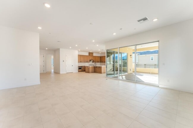 9132 Las Manaitas Ave unit 402, Las Vegas, NV 89144 - photo 4