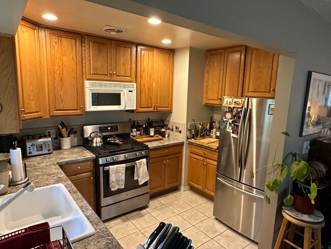 3839 SW Marigold St unit 3839 SW Marigold st, Portland, OR 97219 - photo 6