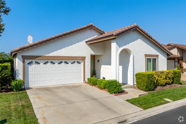 This single family home in Casta del Sol is well maintained.