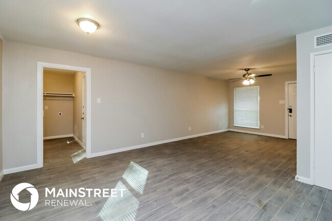 1103 Johns Dr, Euless, TX 76039 - photo 4