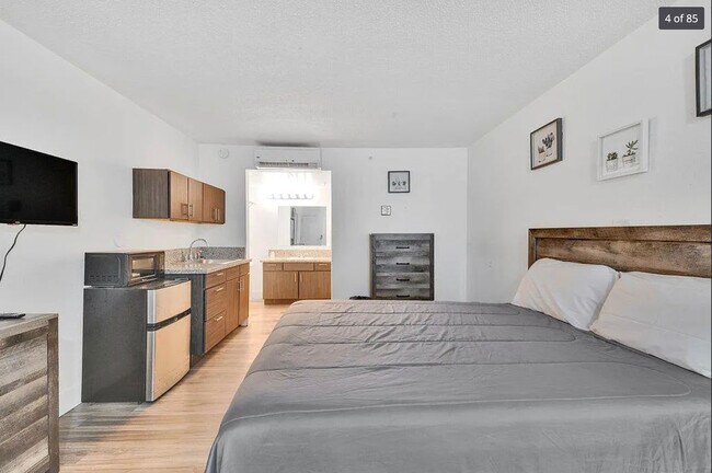 The Residences at Windsor, Charlotte, NC 28205 - photo 2