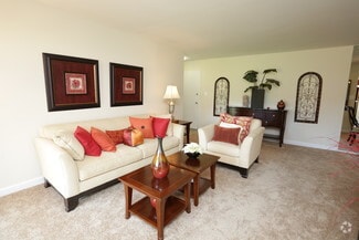 3347 Willow Crescent Dr, Fairfax, VA 22030