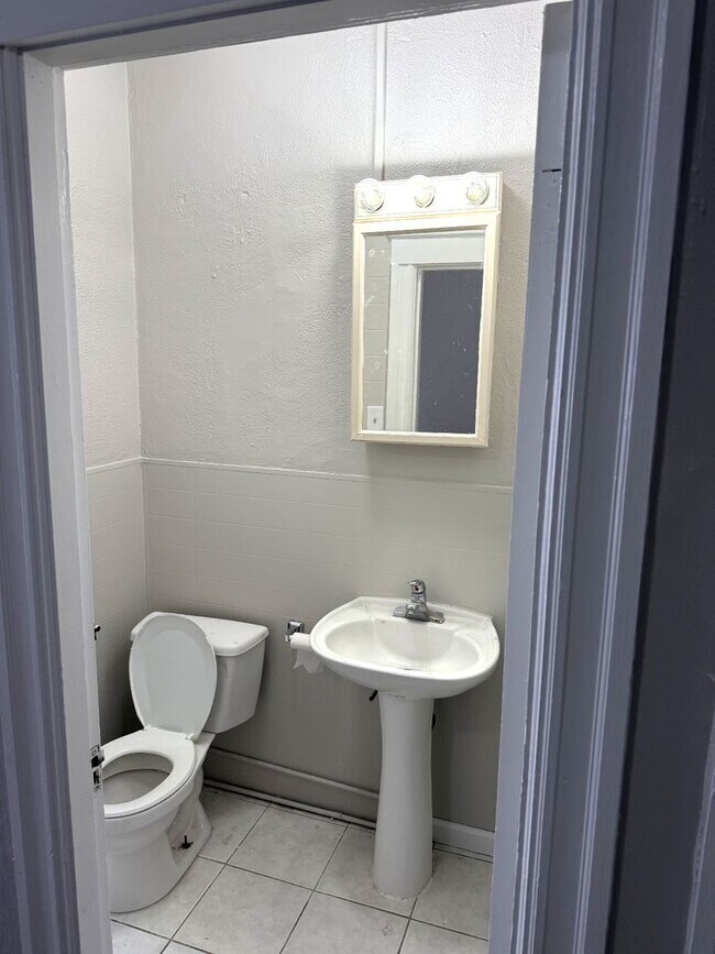 28-30 Knight St unit 3R, Central Falls, RI 02863 - photo 6